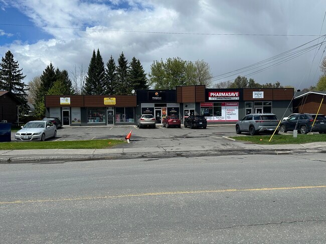 Plus de détails pour 829 Notre Dame St, Embrun, ON - Commerce de détail à vendre