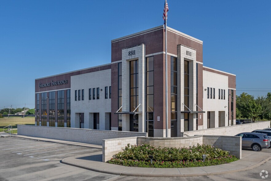 8511 S Sam Houston Pky E, Houston, TX à louer - Photo du bâtiment - Image 1 de 8