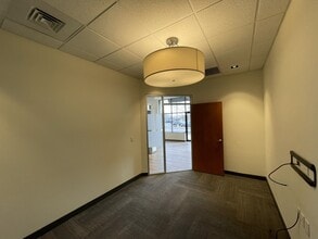 423-491 W Dussel Dr, Maumee, OH à louer Photo intérieure- Image 1 de 3