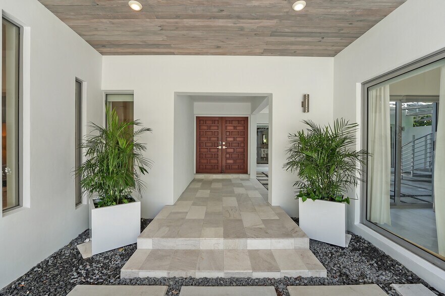 5910 N Bayshore Dr, Miami, FL à vendre - Photo intérieure - Image 3 de 24