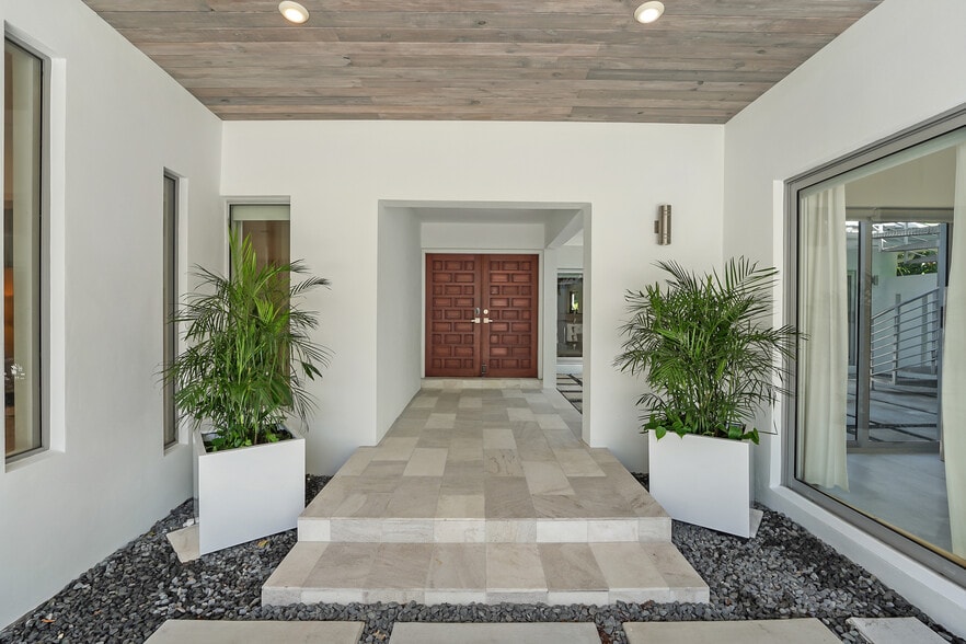 5910 N Bayshore Dr, Miami, FL à vendre - Photo intérieure - Image 3 de 24