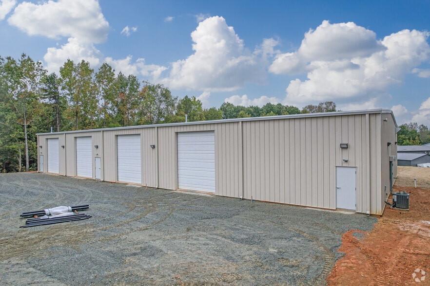 1050 Sardis Dr, Indian Trail, NC for lease - Building Photo - Image 2 of 7