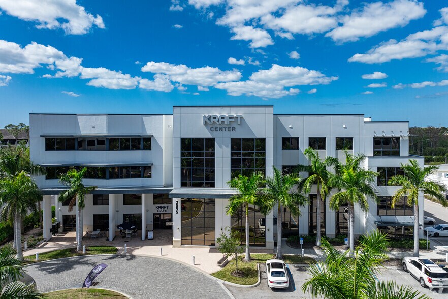3555 Kraft Rd, Naples, FL à louer - Photo du bâtiment - Image 2 de 6