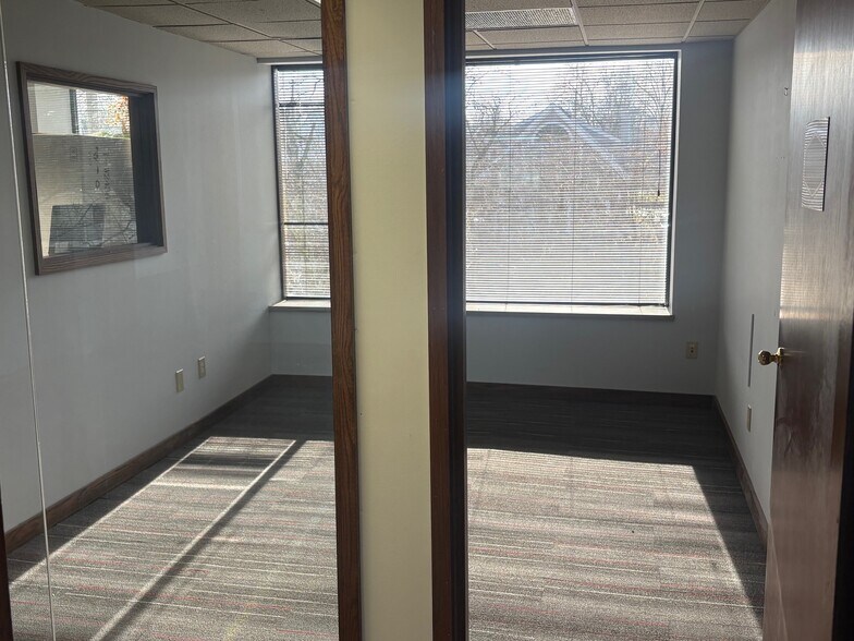 2216 Dixie Hwy, Fort Mitchell, KY à louer - Photo du bâtiment - Image 3 de 23