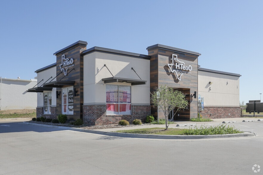 HTeaO- The Village & Bartlesville, OK portfolio of 2 properties for sale on LoopNet.ca - Primary Photo - Image 1 of 12