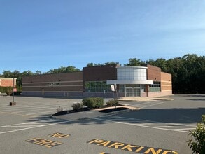 21-27 S Hope Chapel Rd, Jackson, NJ à louer Photo du bâtiment- Image 1 de 11