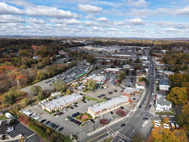 227 S Middletown Rd, Nanuet, NY for lease - Building Photo - Image 2 of 3