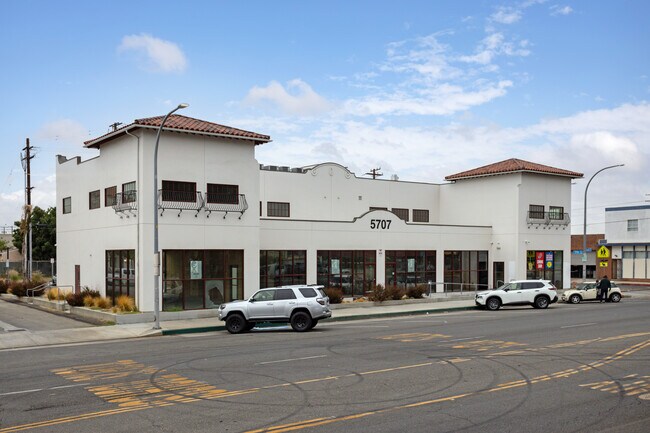 Plus de détails pour 5707 Pacific Blvd, Huntington Park, CA - Commerce de détail à vendre