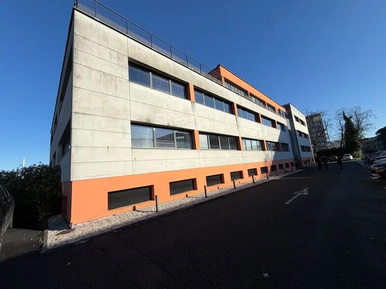 Office in Mérignac for lease - Building Photo - Image 1 of 9