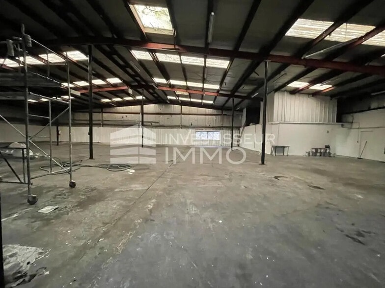 Flex in Meaux for lease - Interior Photo - Image 3 of 8