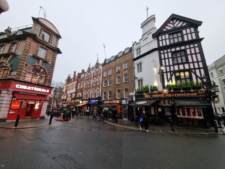 10-11 Moor St, Londres à louer - Photo du bâtiment - Image 2 de 2