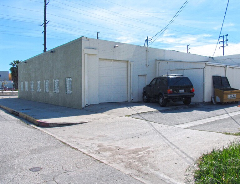 10731-10737 Chandler Blvd, North Hollywood, CA for lease - Building Photo - Image 3 of 7