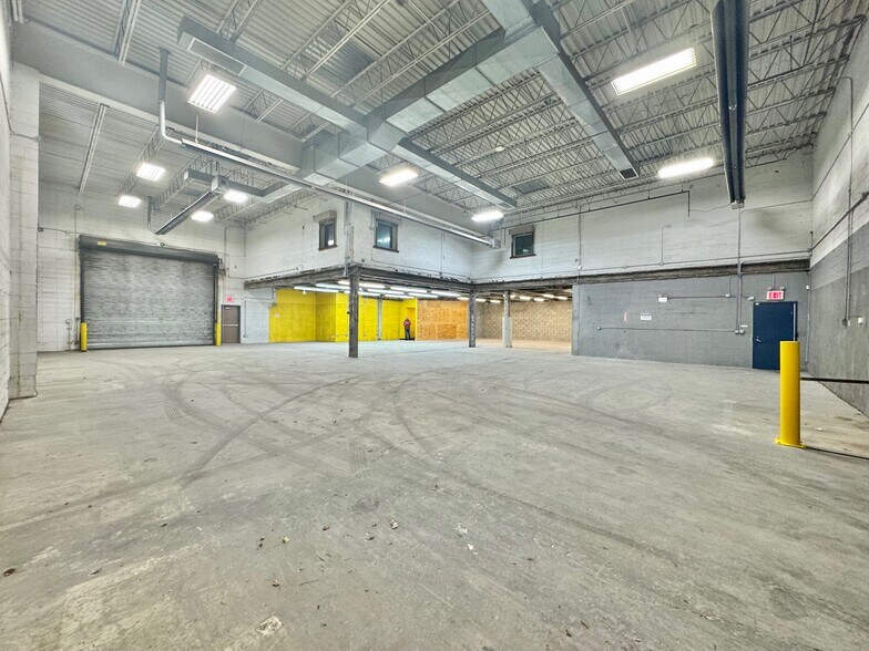 130 Sheridan Blvd, Inwood, NY à vendre - Photo intérieure - Image 2 de 29