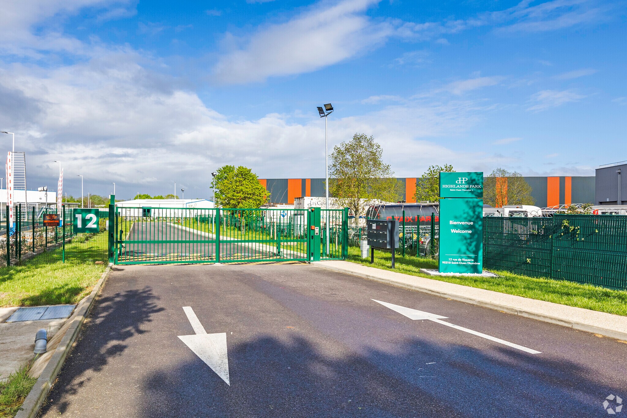 Rue De L'Equerre, Saint-Ouen-l'Aumône for lease Primary Photo- Image 1 of 3