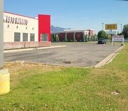 1730 N Main St, North Logan, UT à louer Photo du bâtiment- Image 2 de 22