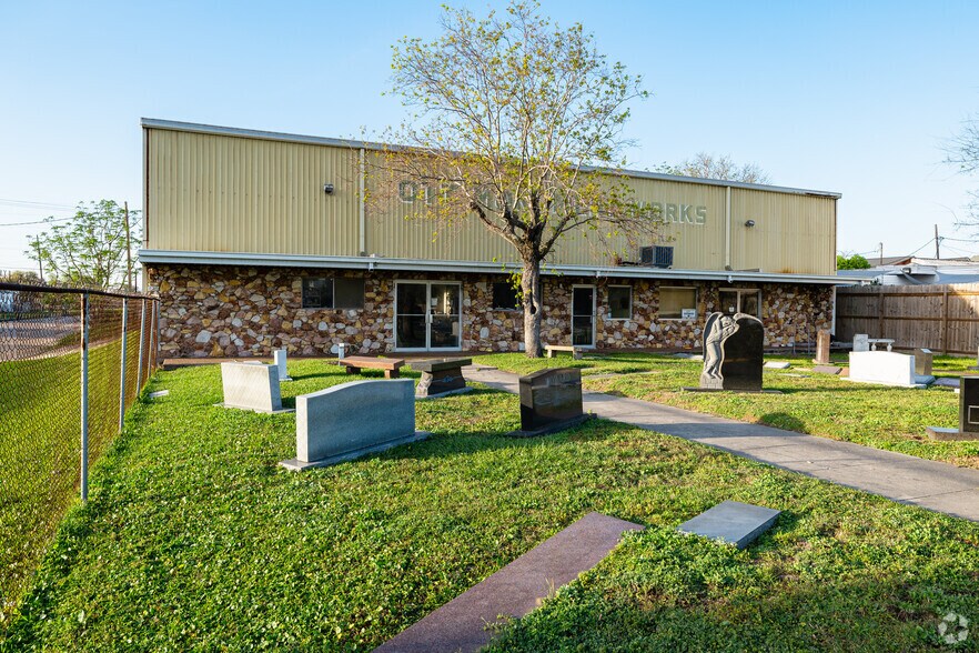 3928 Broadway St, Galveston, TX for sale - Building Photo - Image 2 of 2