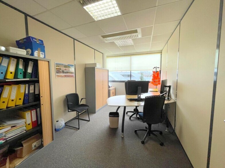 Bureau dans Poissy à louer - Photo intérieure - Image 2 de 18