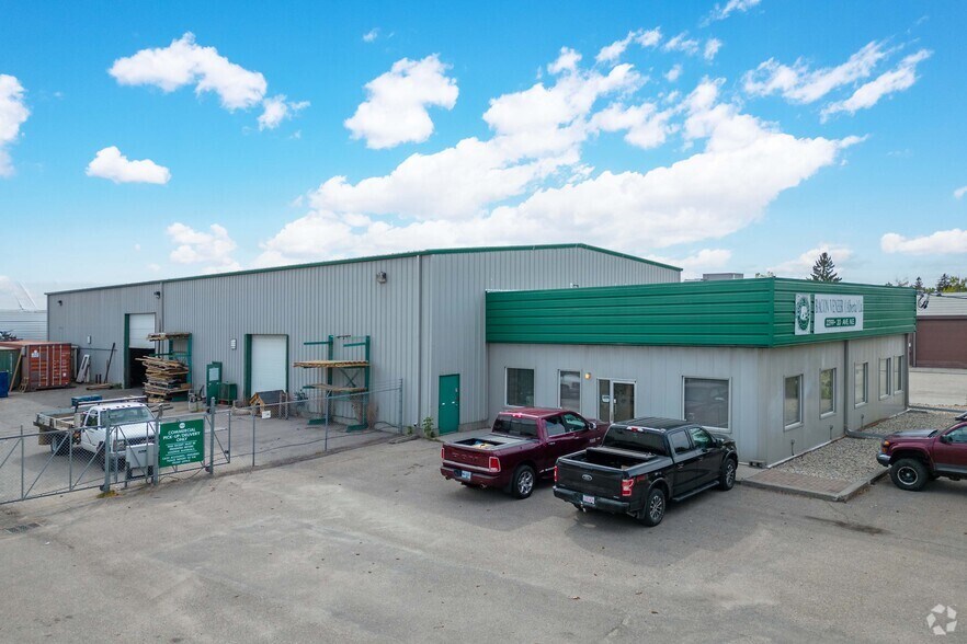 2299 20th Ave NE, Calgary, AB à vendre - Photo du bâtiment - Image 1 de 1