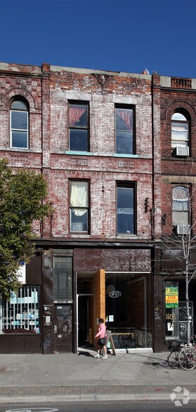 435 Spadina Ave, Toronto, ON à louer - Photo du bâtiment - Image 2 de 2
