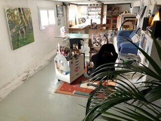 Plus de détails pour Multi-résidentiel à vendre