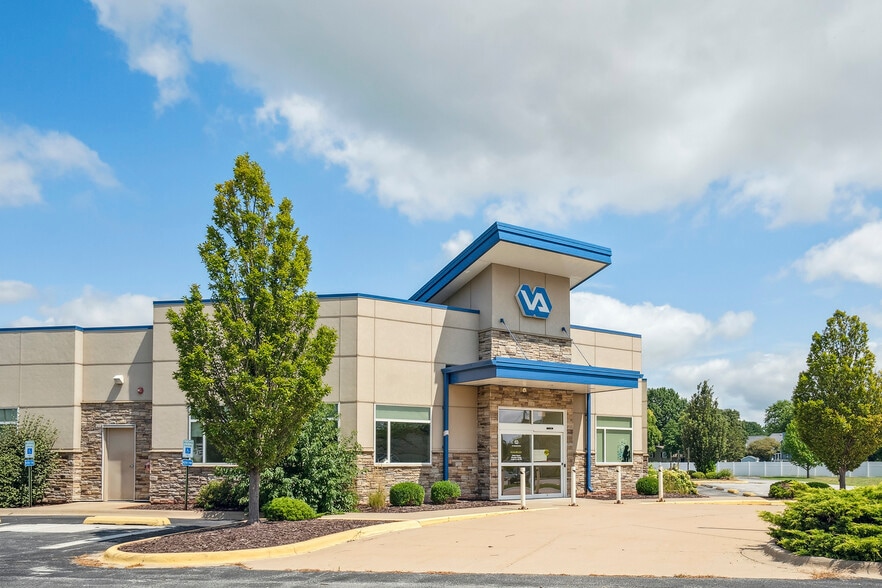 310 Home Blvd, Galesburg, IL for lease - Building Photo - Image 1 of 2