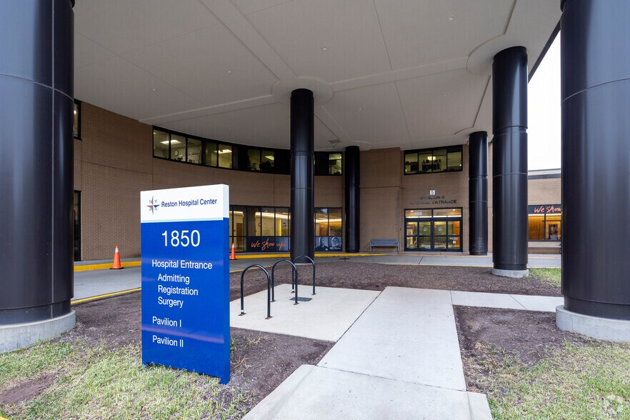 1850 Town Center Dr, Reston, VA à vendre - Photo du bâtiment - Image 1 de 42