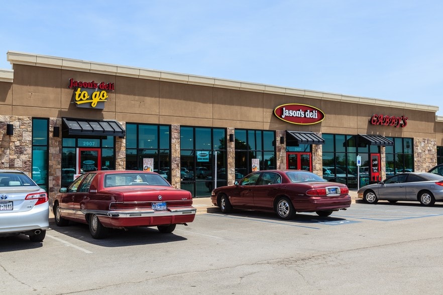 Kell Blvd, Wichita Falls, TX for lease - Primary Photo - Image 1 of 16