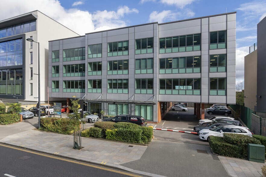 34 Clarendon Rd, Watford à louer - Photo du bâtiment - Image 3 de 14