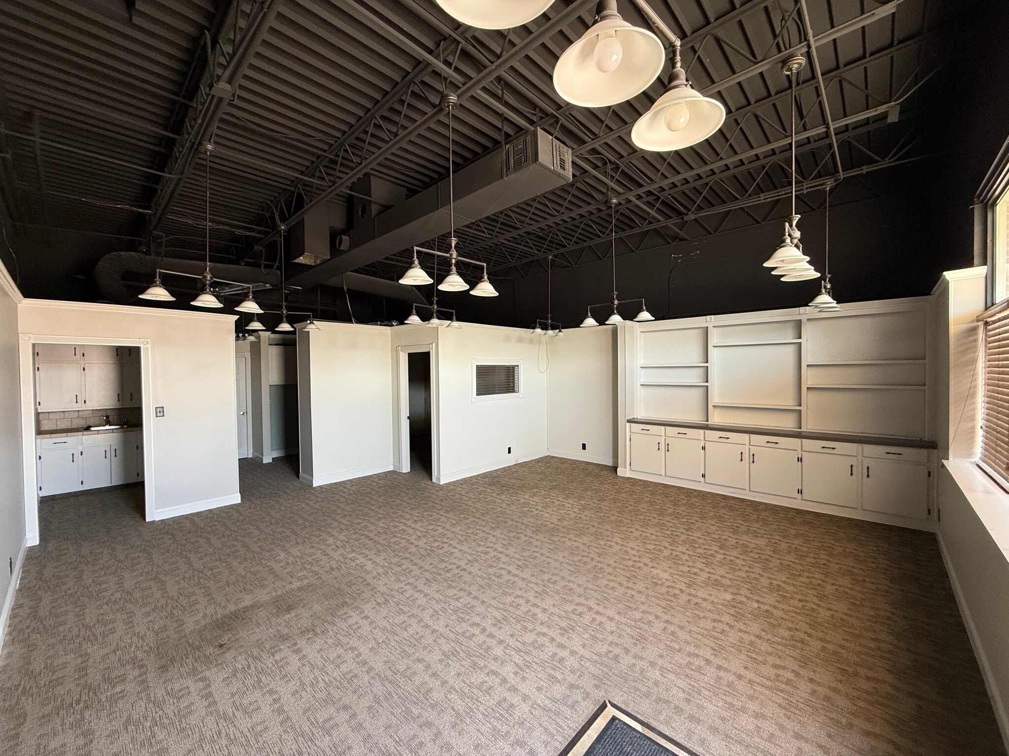 619 Holiday Plz, Lansing, KS for lease Building Photo- Image 1 of 5