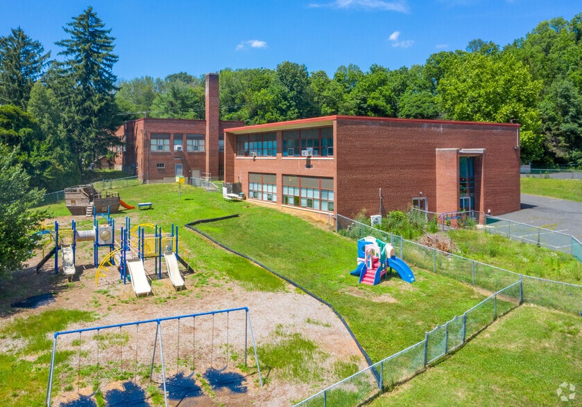 3000 Main St, Green Lane, PA à louer - Photo du bâtiment - Image 3 de 9