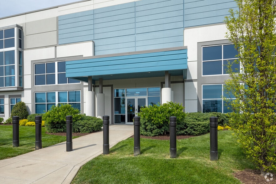 100 Logistics Ave, Jeffersonville, IN for lease - Building Photo - Image 2 of 6