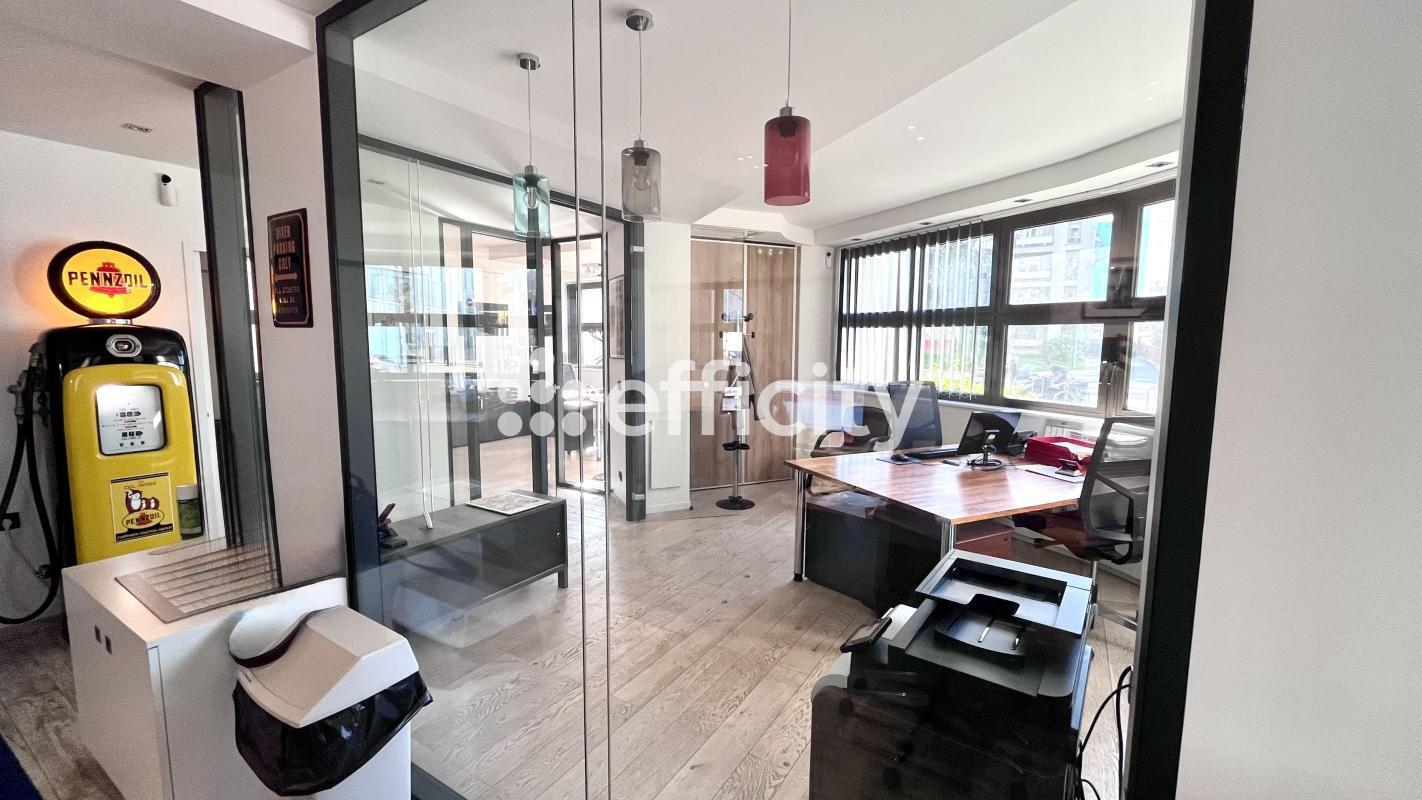 Office in Montreuil for sale Interior Photo- Image 1 of 12
