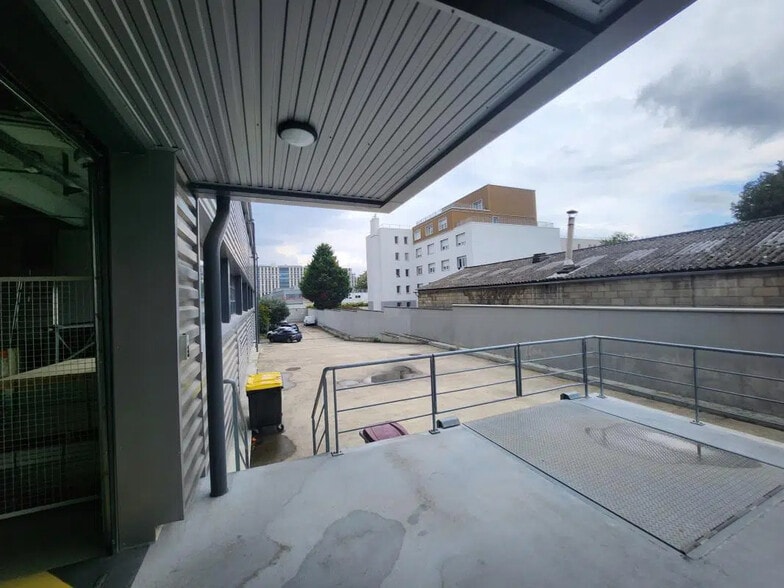 Office in Bezons for lease - Building Photo - Image 1 of 11