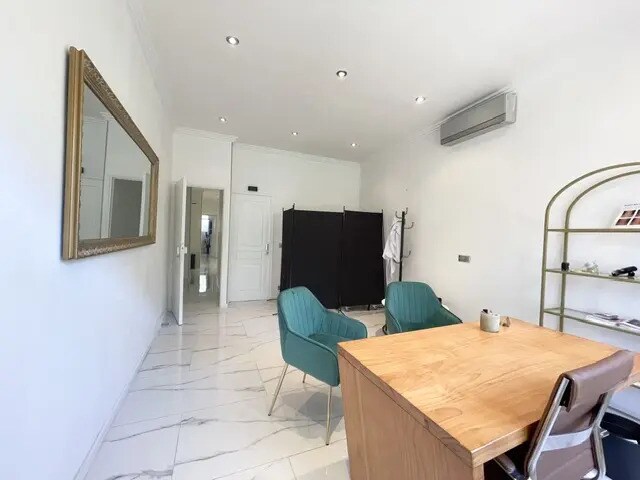 Office in Nice for sale - Interior Photo - Image 2 of 8