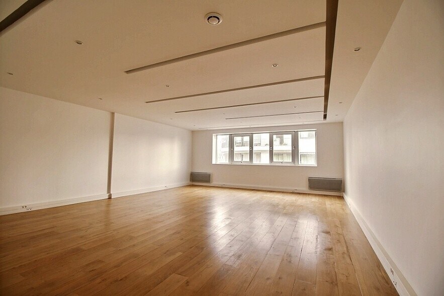 Office in Paris for lease - Interior Photo - Image 2 of 6