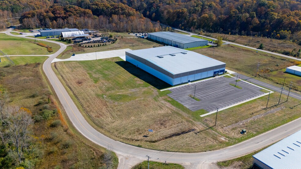 5885 Industrial Dr., Athens, OH à louer - Photo du bâtiment - Image 3 de 14