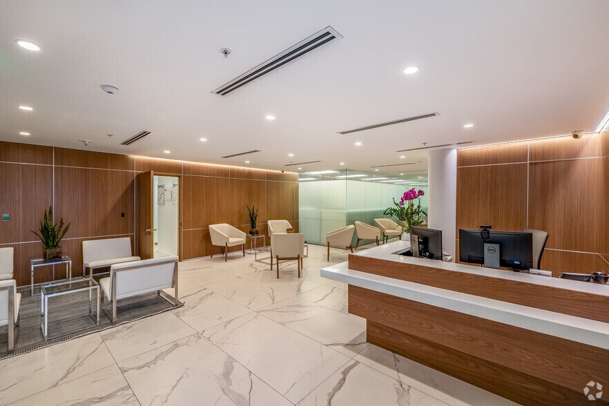 780-782 NW 42nd Ave, Miami, FL à louer - Photo du bâtiment - Image 3 de 20