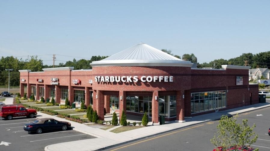 57-67 Route 9, Morganville, NJ à louer - Photo du bâtiment - Image 3 de 6