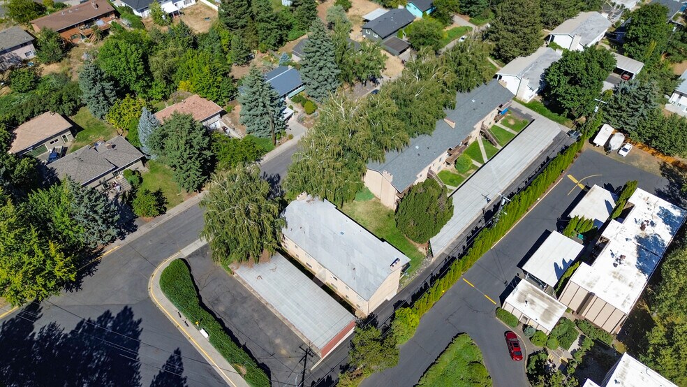 18 Unit Multi-Family Sale portefeuille de 2 propriétés à vendre sur LoopNet.ca - Photo du bâtiment - Image 1 de 12