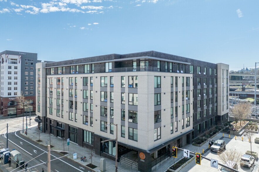 2065 S River Pky, Portland, OR for lease - Primary Photo - Image 1 of 26