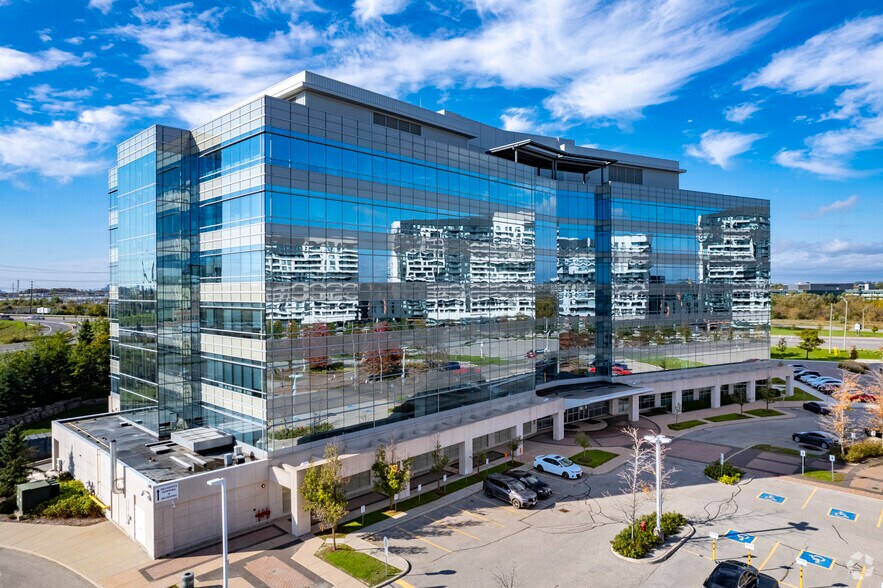 8133 Warden Ave, Markham, ON à louer - Photo du bâtiment - Image 1 de 6