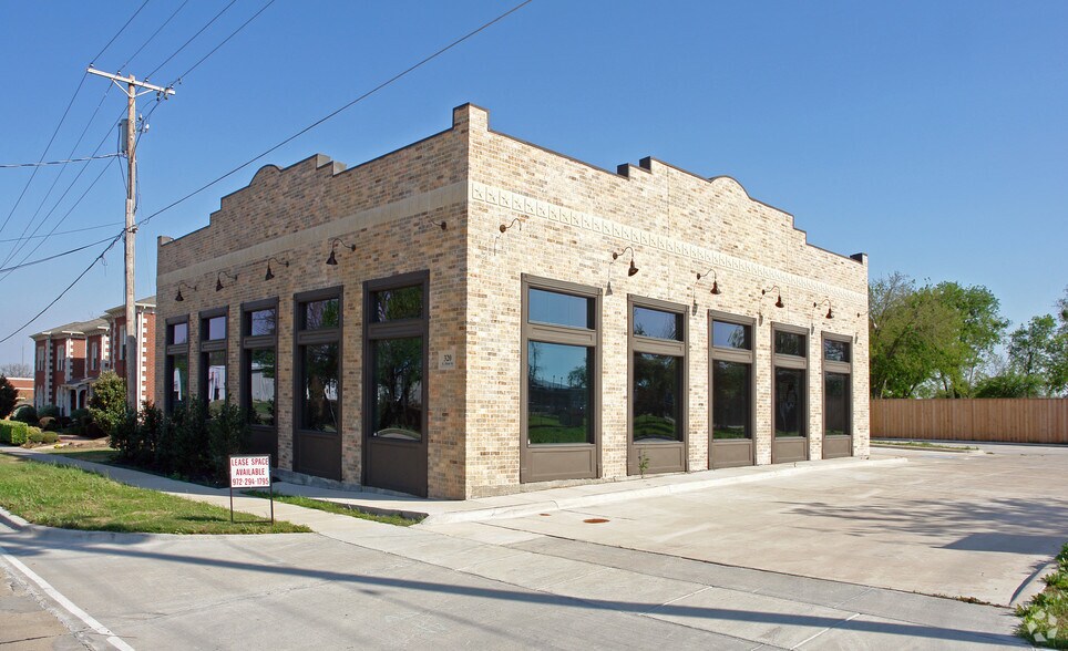 320 E Main St, Lewisville, TX à louer - Photo du bâtiment - Image 3 de 17