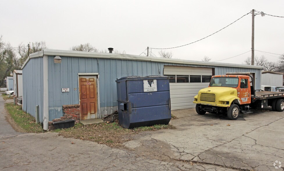 6708 NW 10th St, Oklahoma City, OK for sale - Primary Photo - Image 1 of 2