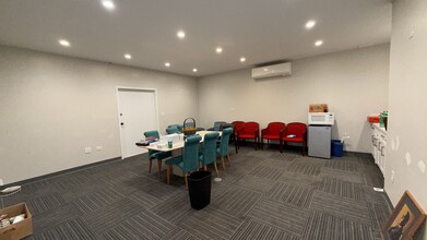 99-205 Moanalua Rd, Aiea, HI for lease Interior Photo- Image 2 of 21