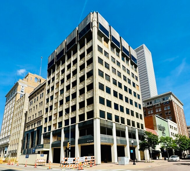 8 E 3rd St, Tulsa, OK à vendre - Photo du bâtiment - Image 3 de 16