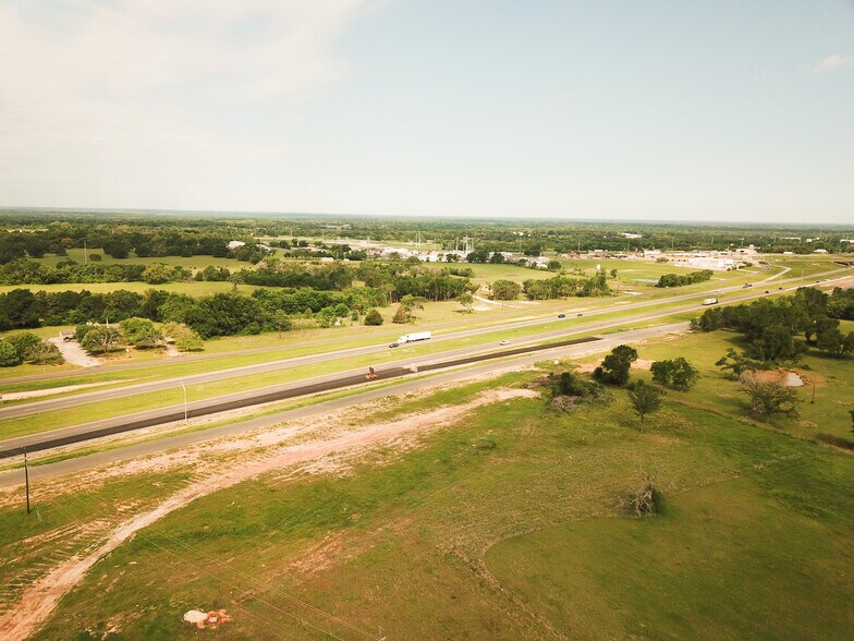 TBD 9.01 Acres IH 45 Feeder Road, Fairfield, TX à vendre - Photo du bâtiment - Image 3 de 22