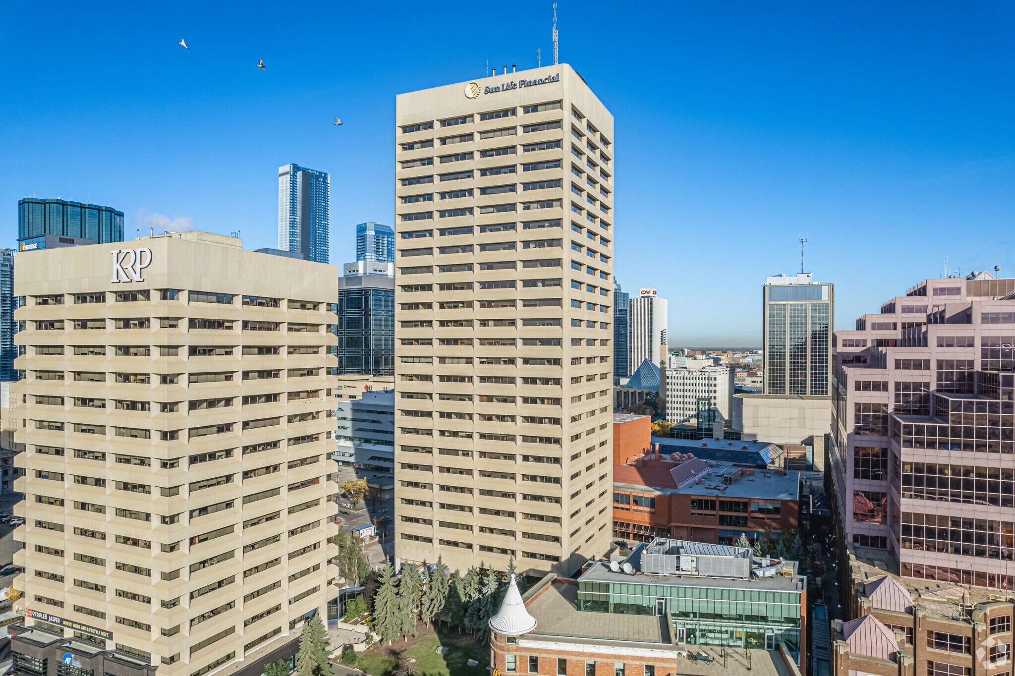 10123 99th St NW, Edmonton, AB à louer Photo principale- Image 1 de 5