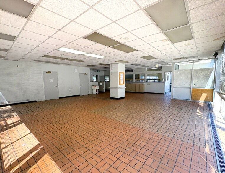 1915 E Colfax Ave, Denver, CO for lease - Interior Photo - Image 3 of 7
