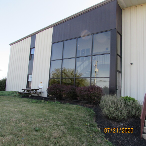 457 Diller Ave, New Holland, PA for lease - Building Photo - Image 1 of 20