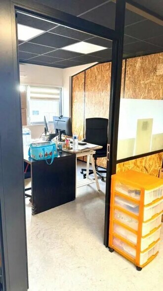 Bureau dans Carbon-Blanc à louer - Photo du bâtiment - Image 2 de 3